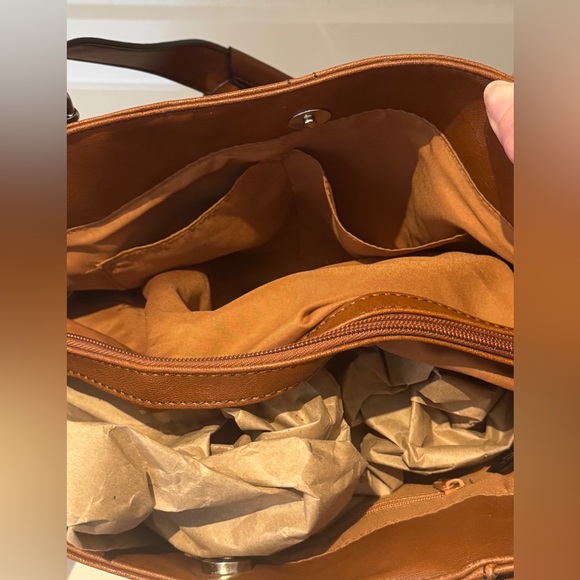 Relic Shoulder Bag - Picture 9 of 15